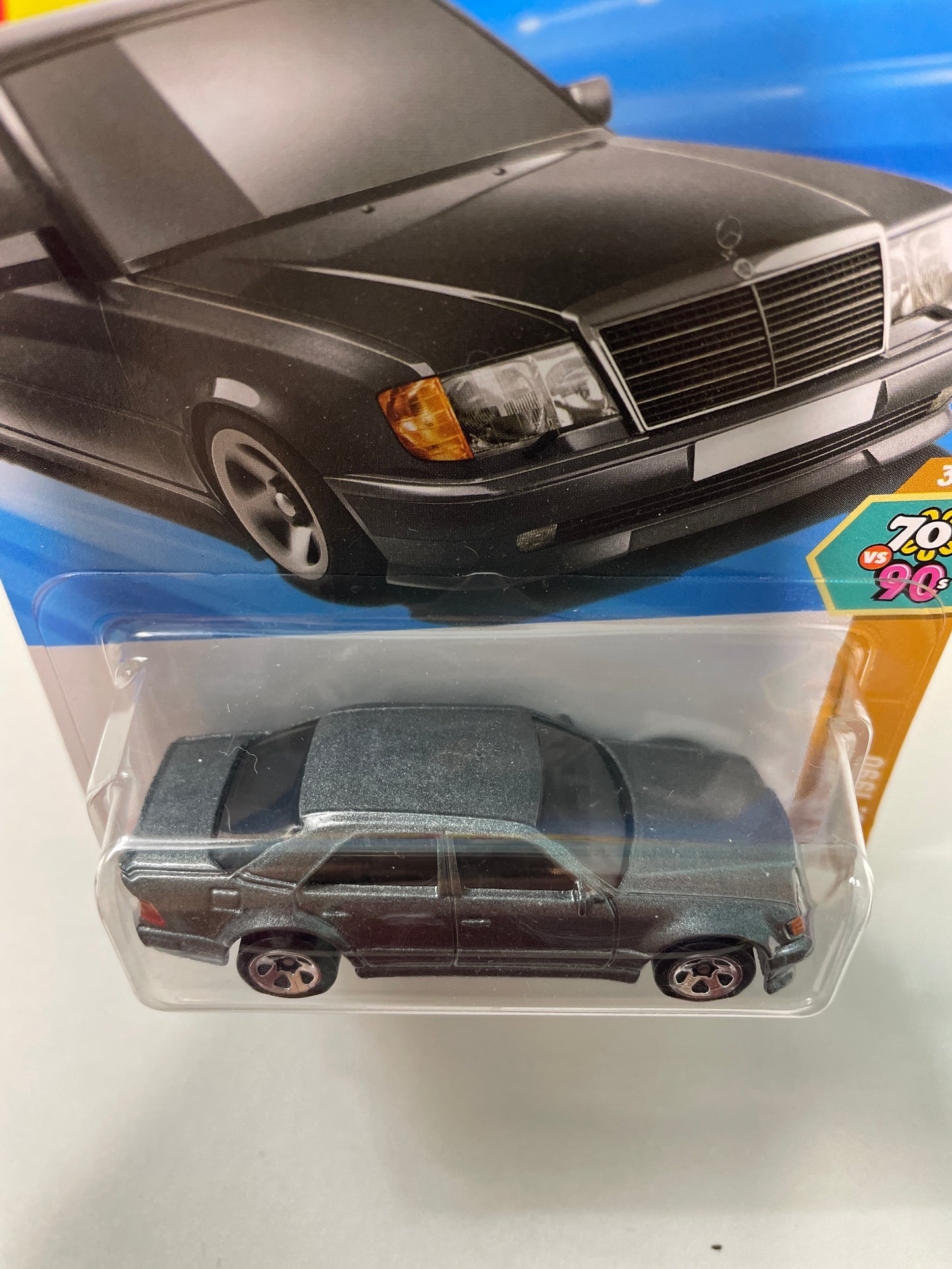Hot Wheels 1/64 Mercedes-Benz 500 e Dark Grey - Damaged Box