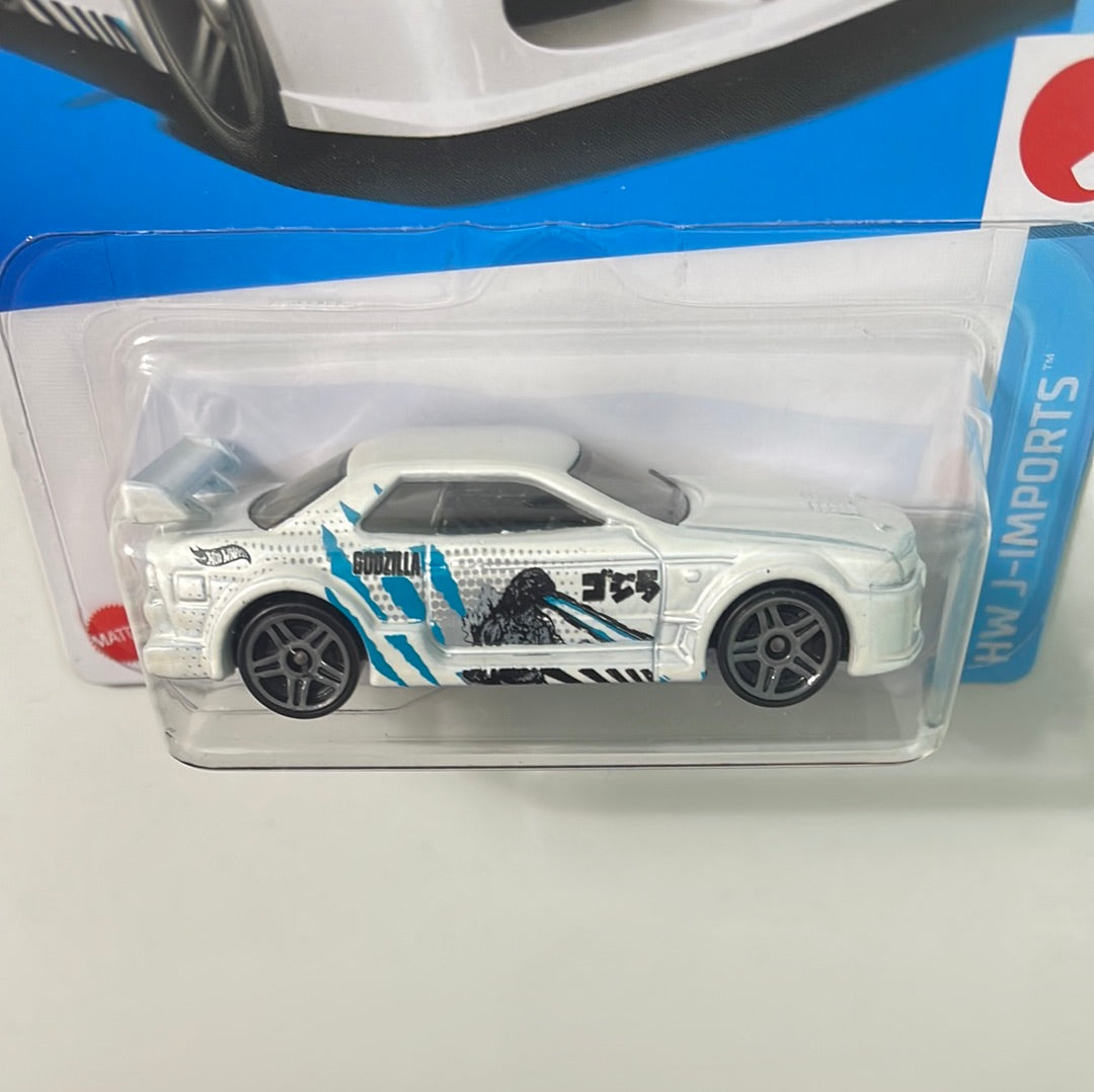 Hot Wheels 1/64 Godzilla Nissan Skyline GT-R (R32) White