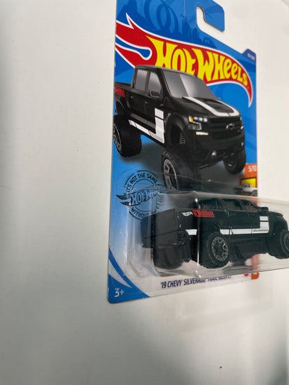 Hot Wheels 1/64 ‘19 Chevy Silverado Trail Boss LT Black