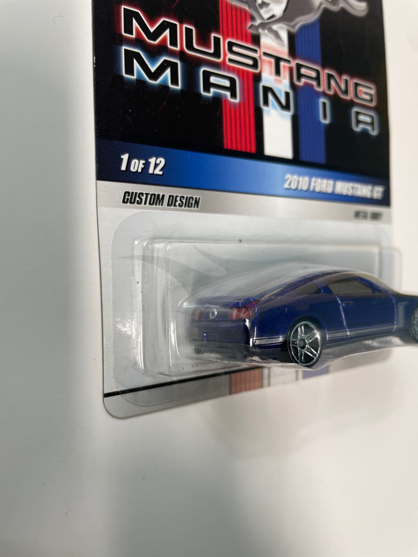 Hot Wheels 1/64 Mustang Mania 2010 Ford Mustang GT Blue - Damaged Card