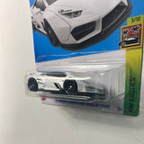 Hot Wheels 1/64 LB-Works Lamborghini Huracan Coupé White