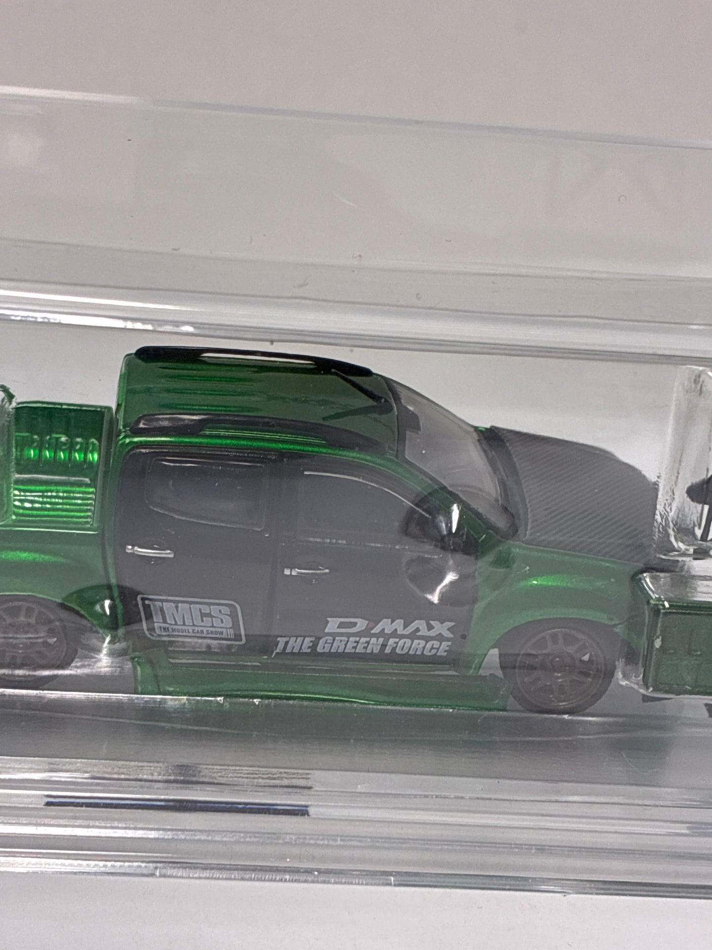 BM Creations 1/64 Malaysia Exclusive Isuzu D-Max 2018 Low Rider Metallic Green (TMCS2025) - 64B0466 - Damaged Car