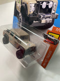 Hot Wheels 1/64 ‘15 Land Rover Defender Double Cab Beige