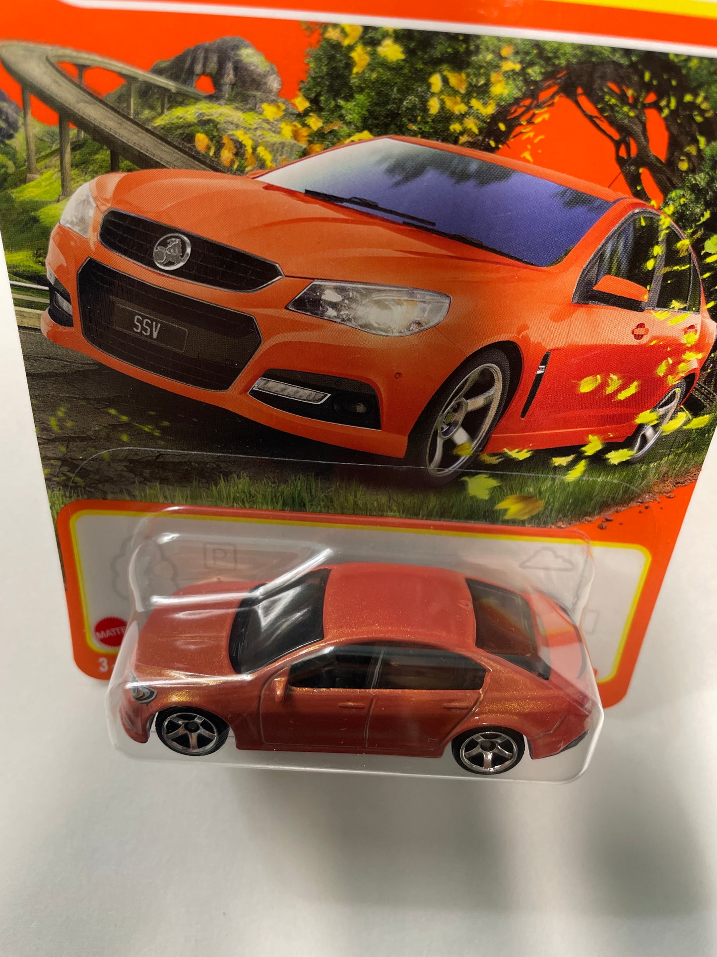 Matchbox 1/64 Holden VF Commodore SSV Orange