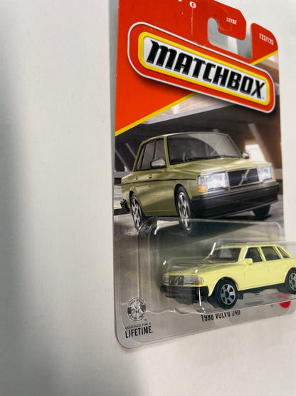 Matchbox 1/64 1986 Volvo 240 Yellow