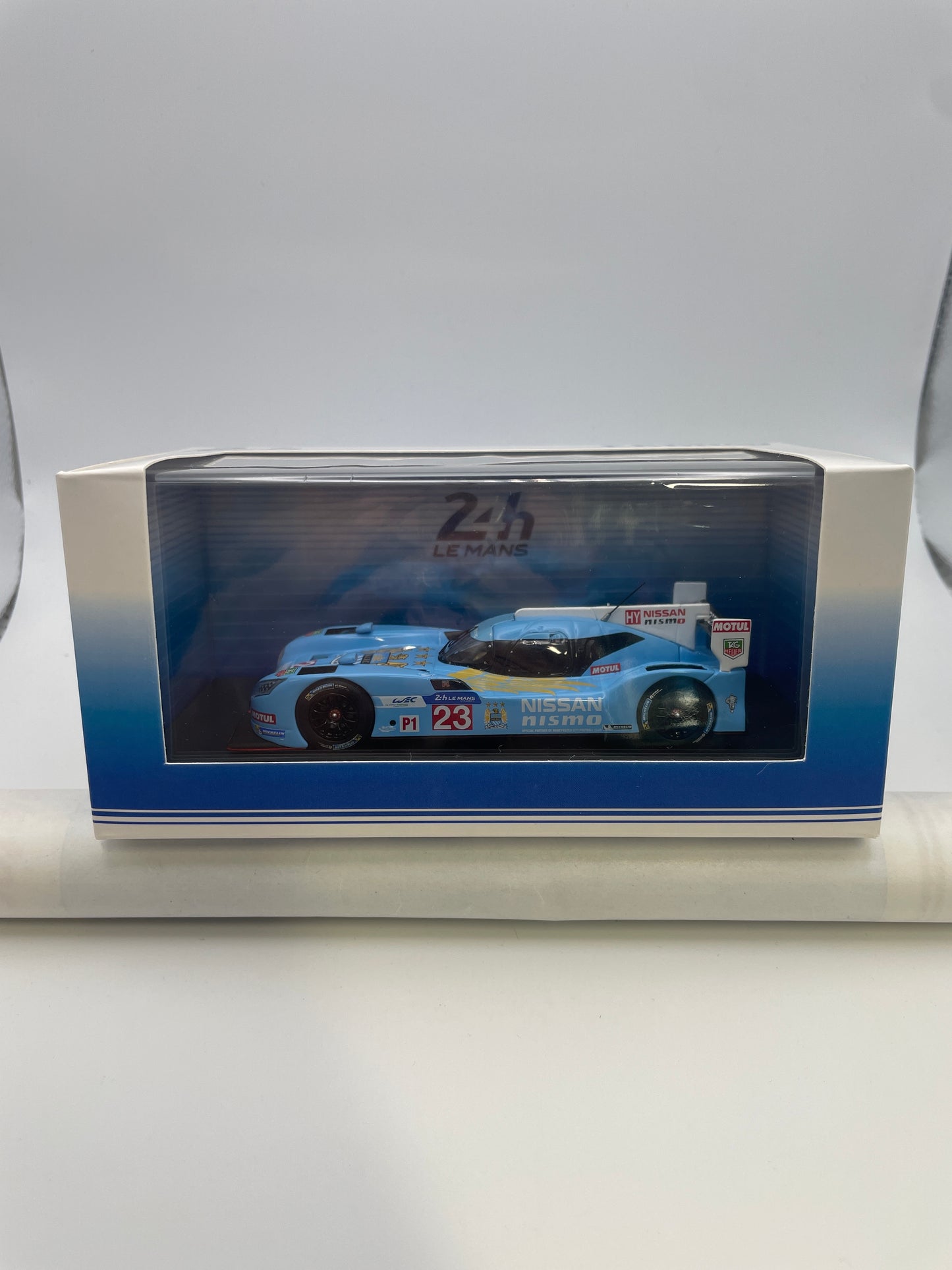 Ebbro 1/43 Nissan GT-R LM Nismo 2015 Manchester City FC n23 Blue