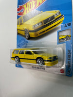 Hot Wheels 1/64 Volvo 850 Estate Yellow - Damaged Card