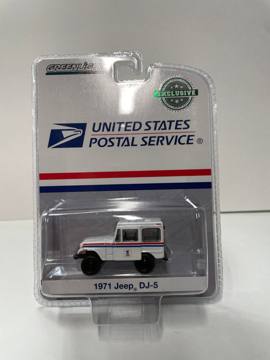 Greenlight 1/64 Hobby Exclusive United States Postal Service 1971 Jeep DJ-5 White - 29997