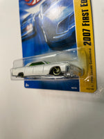 Hot Wheels 1/64 1964 Lincoln Continental White - Damaged Card