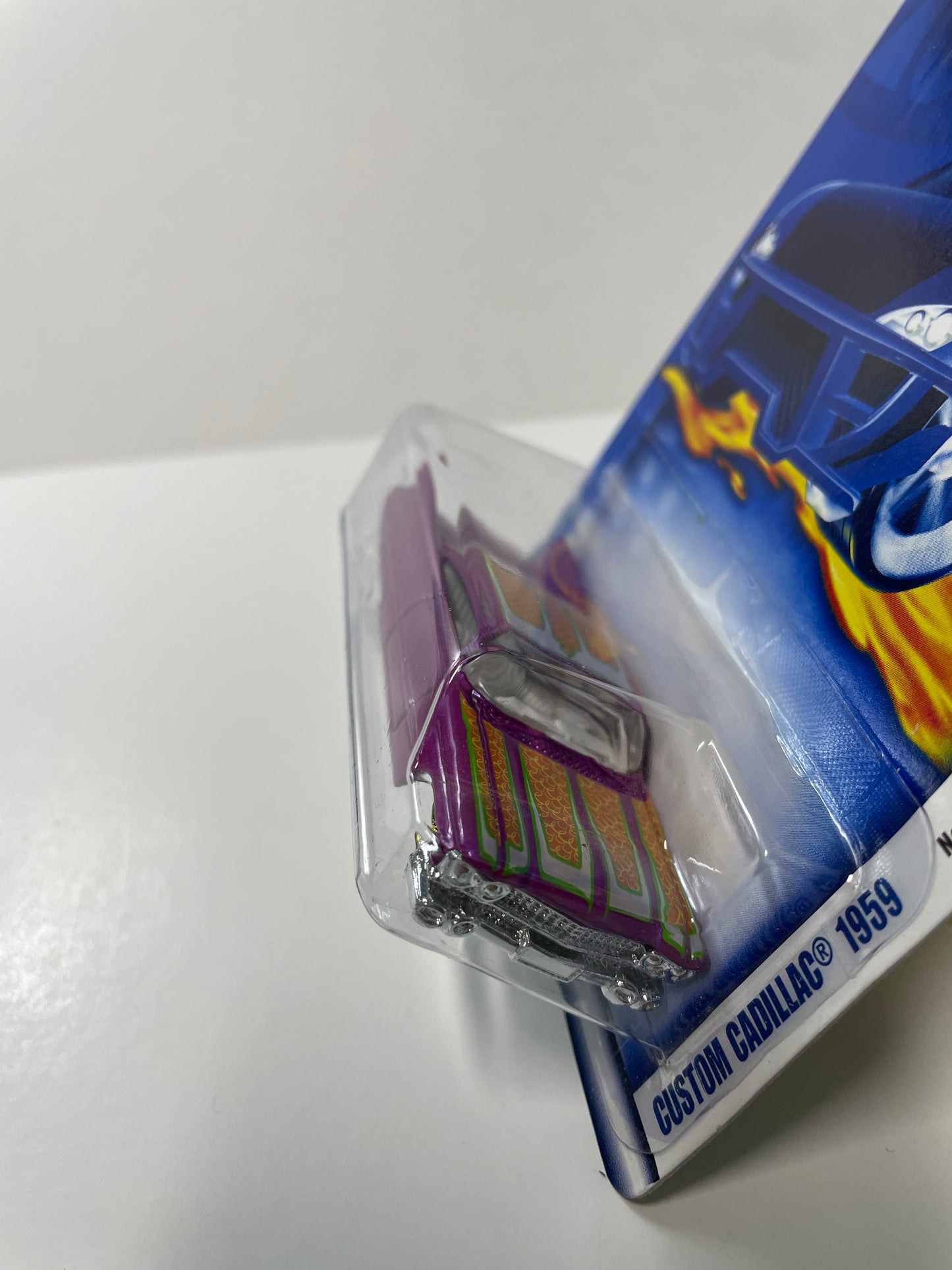 Hot Wheels 1/64 Custom Cadillac 1959 Purple - Damaged Box