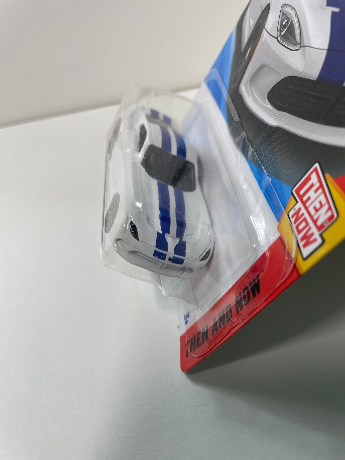 Hot Wheels 1/64 2013 SRT Viper White & Blue