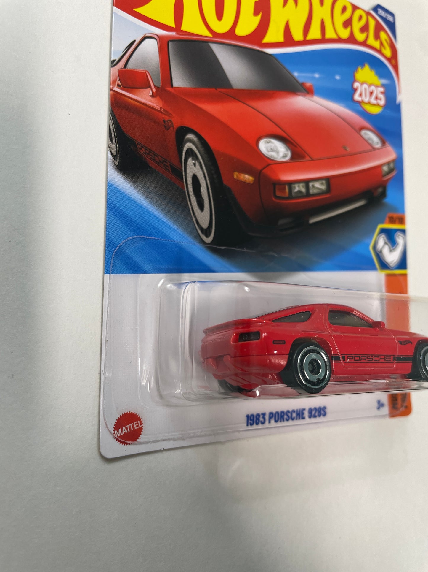 Hot Wheels 1/64 1983 Porsche 928S Red