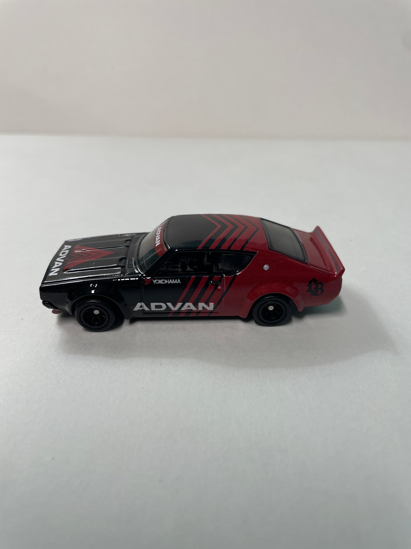 *Loose* Hot Wheels 1/64 Premium Car Culture Box Set Advan Nissan Skyline 2000GT-R LBWK Black & Red