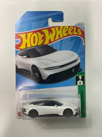 Hot Wheels 1/64 Delorean Alpha5 White