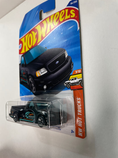 Hot Wheels 1/64 ‘99 Ford F-150 SVT Lightning Black - Damaged Box