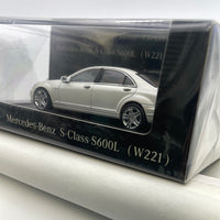 1/64 Motorhelix Mercedes-Benz S-Class S600L (W221) White