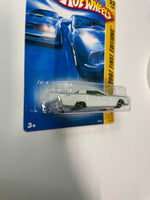 Hot Wheels 1/64 1964 Lincoln Continental White - Damaged Card