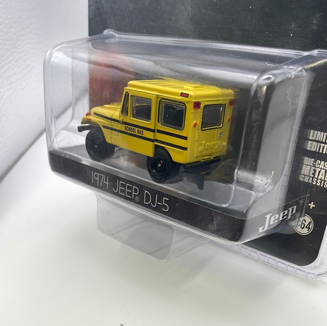 Greenlight 1/64 Hobby Exclusive Jeep 1974 Jeep DJ-5 Yellow