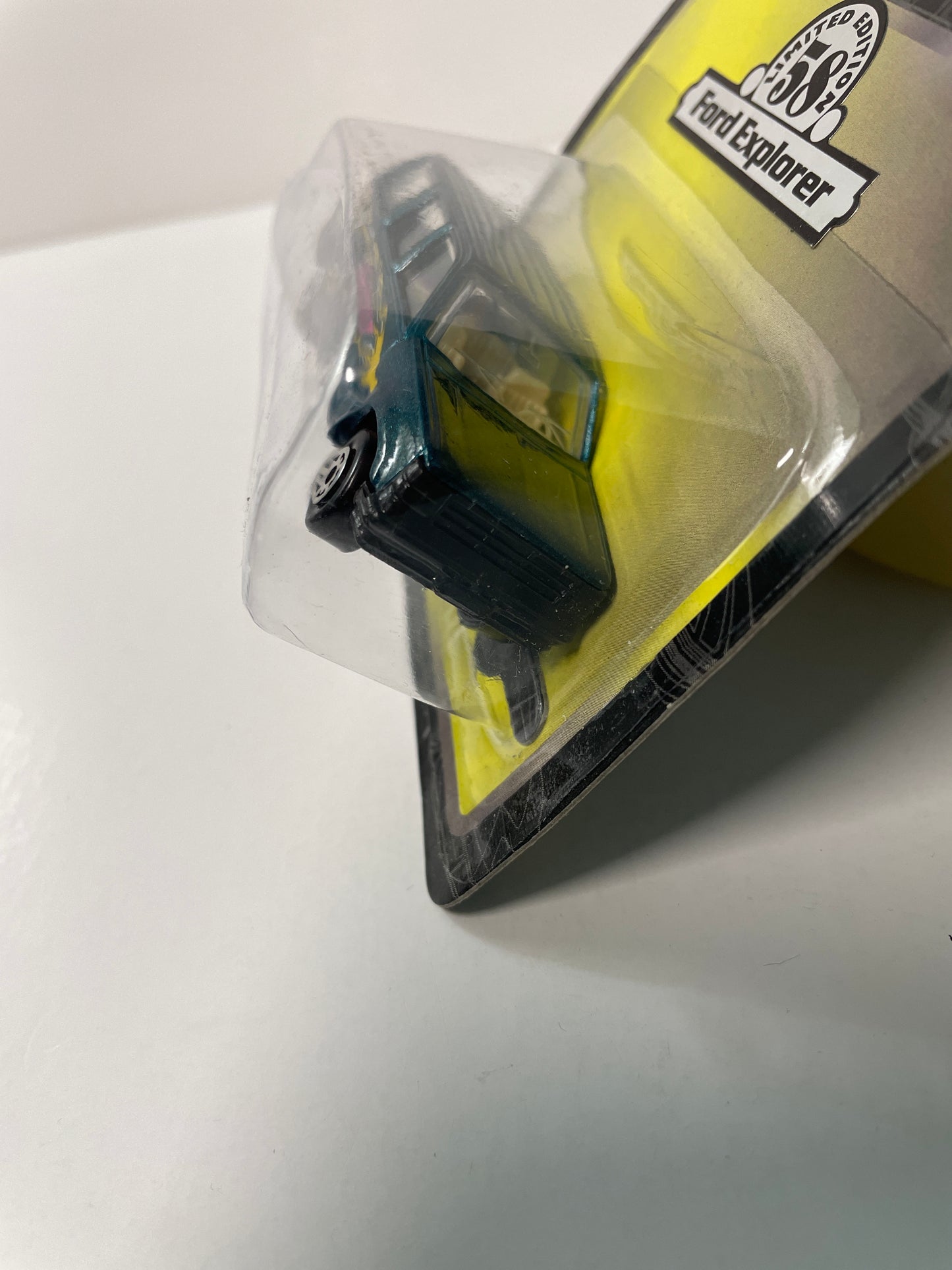 Maisto 1/64 Motor Works Ford Explorer Green - Damaged Box