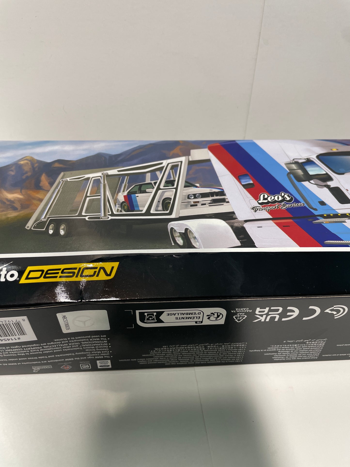 Maisto 1/64 Transporters Mercedes-Benz Actros 1851/ 1990 Mercedes-Benz 190 E Red & Black - 11454 RD - Damaged Box