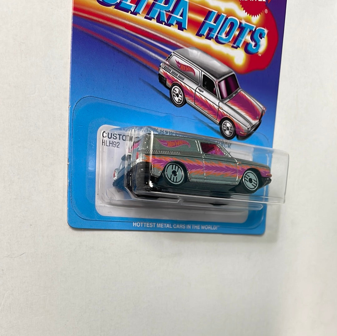 Hot Wheels 1/64 Ultra Hots Custom ‘69 Volkswagen Squareback Pink