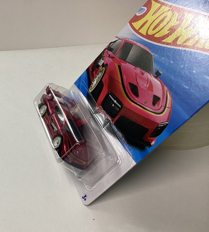 Hot Wheels 1/64 Legends Tour Porsche 935 Pink w/ Wallet