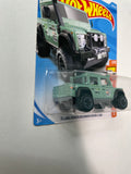 Hot Wheels 1/64 ‘15 Land Rover Defender Double Cab Green