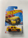 Hot Wheels 1/64 ‘07 Chevy Tahoe Yellow - Damaged Card