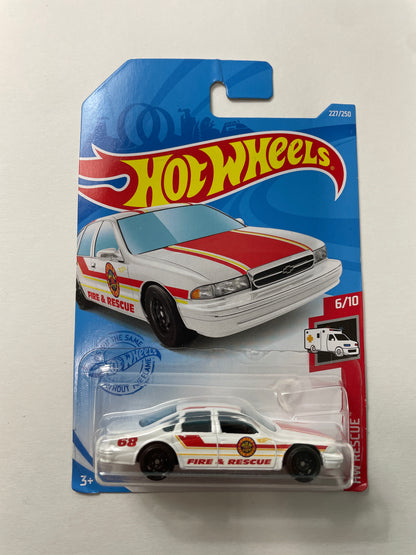 Hot Wheels 1/64 ‘96 Chevrolet Impala SS White - Damaged Box