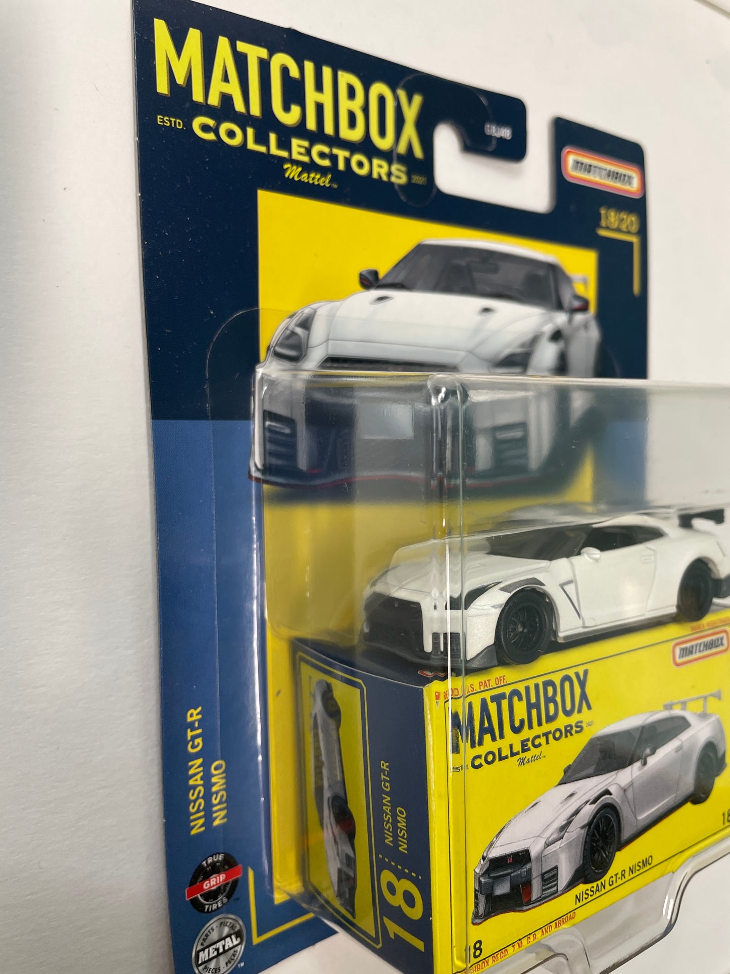 Matchbox Collectors 1/64 Nissan GT-R Nismo White - GRK20 - Damaged Box