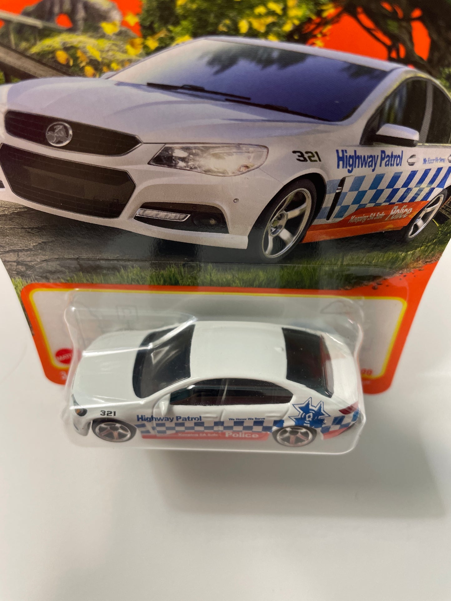 Matchbox 1/64 Holden VF Commodore SSV White