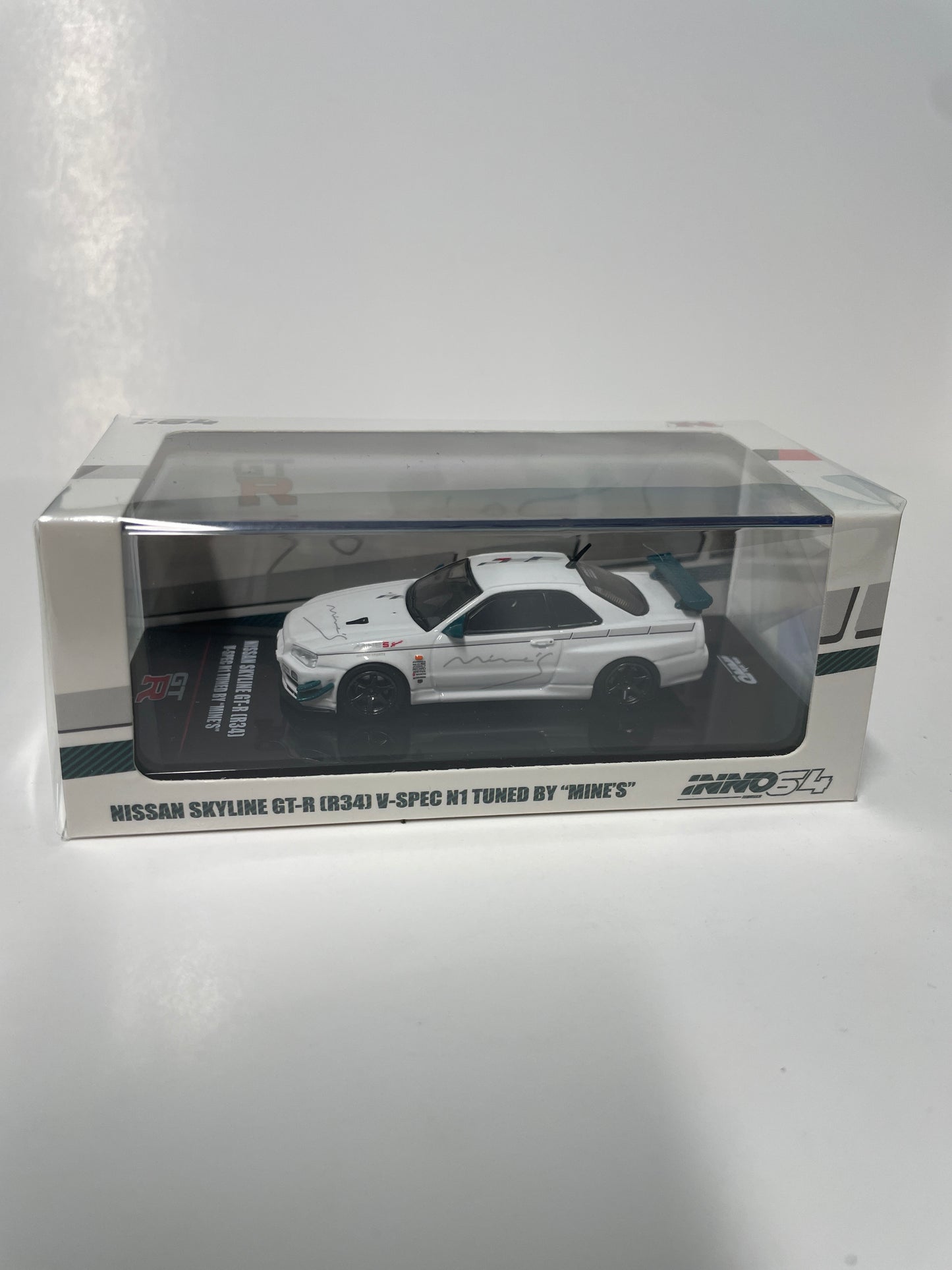 Inno64 1/64 Nissan Skyline GT-R R34 V-Spec N1 Tuned By Mine's White & Green