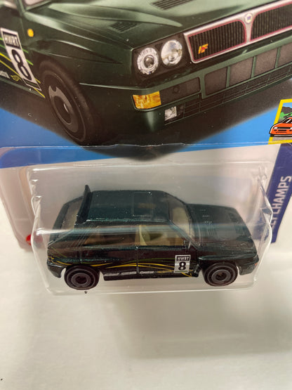 Hot Wheels 1/64 Lancia Delta Integrale Green - Damaged Box