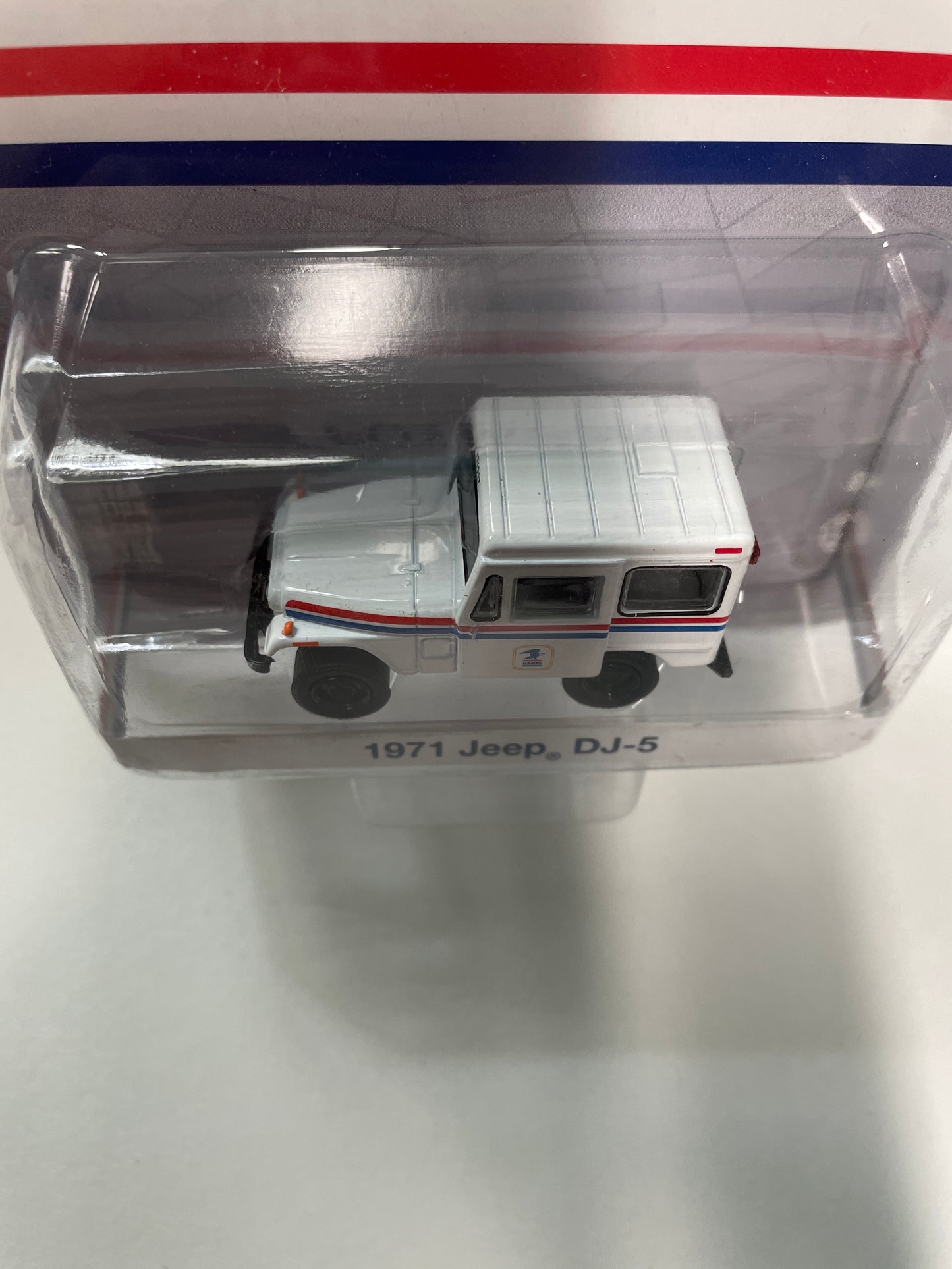 Greenlight 1/64 Hobby Exclusive United States Postal Service 1971 Jeep DJ-5 White - 29997