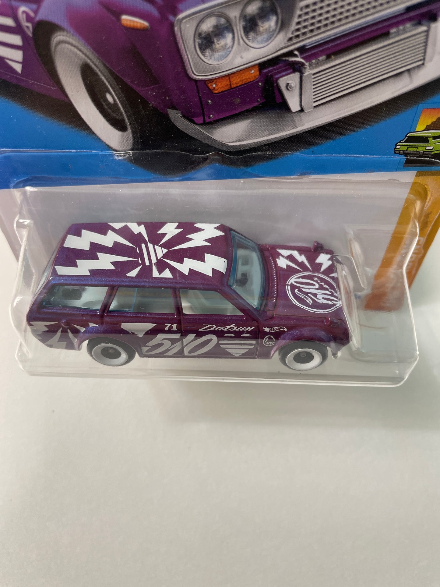 Hot Wheels 1/64 Datsun Bluebird Wagon (510) Purple - Damaged Box