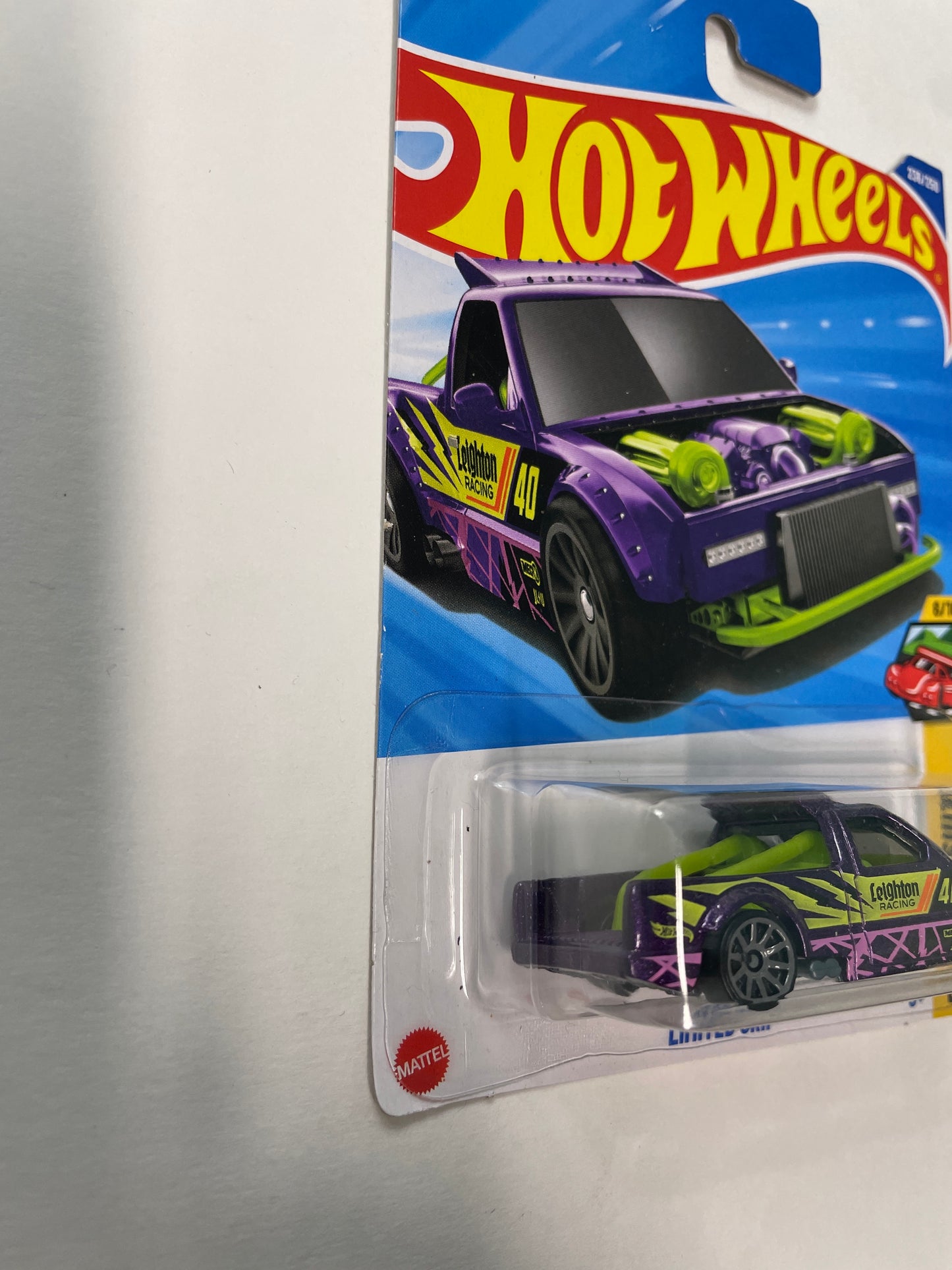 Hot Wheels 1/64 Limited Grip Purple
