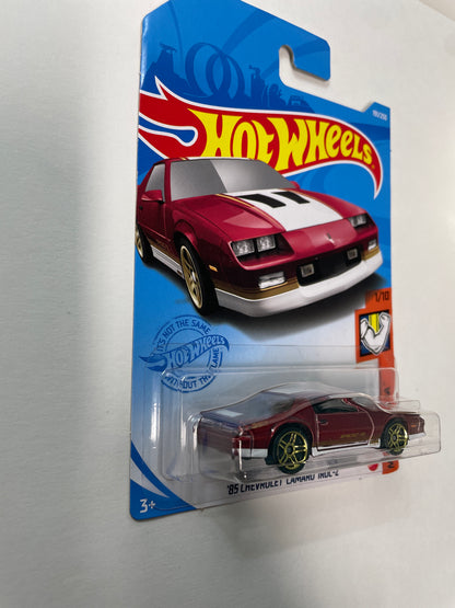 Hot Wheels 1/64 ‘85 Chevrolet Camaro Iroc-Z Red - Damaged Box