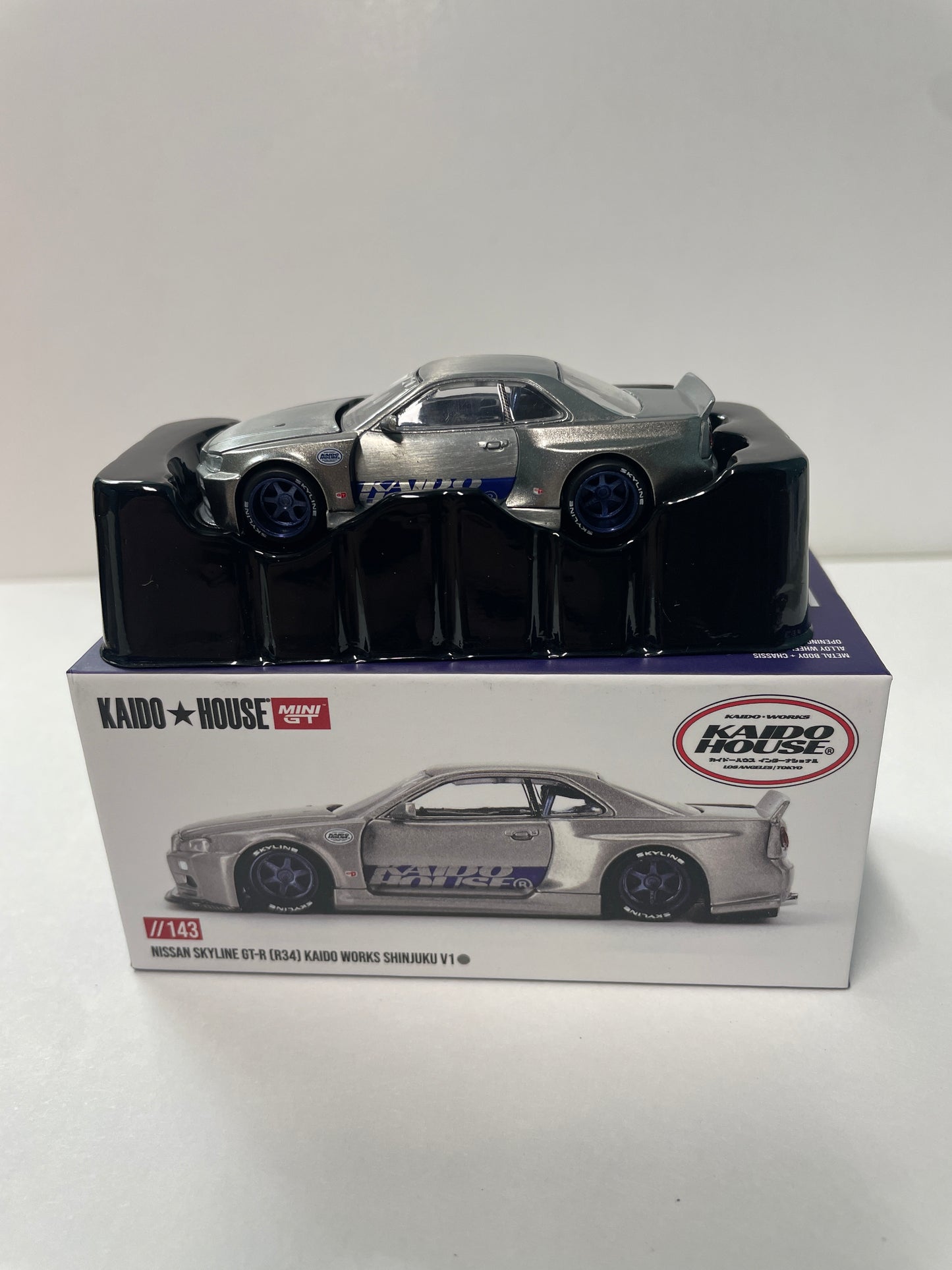 *Chase* Mini GT x Kaido House 1/64 Nissan Skyline GT-R (R34) Kaido Works Shinjuku V1