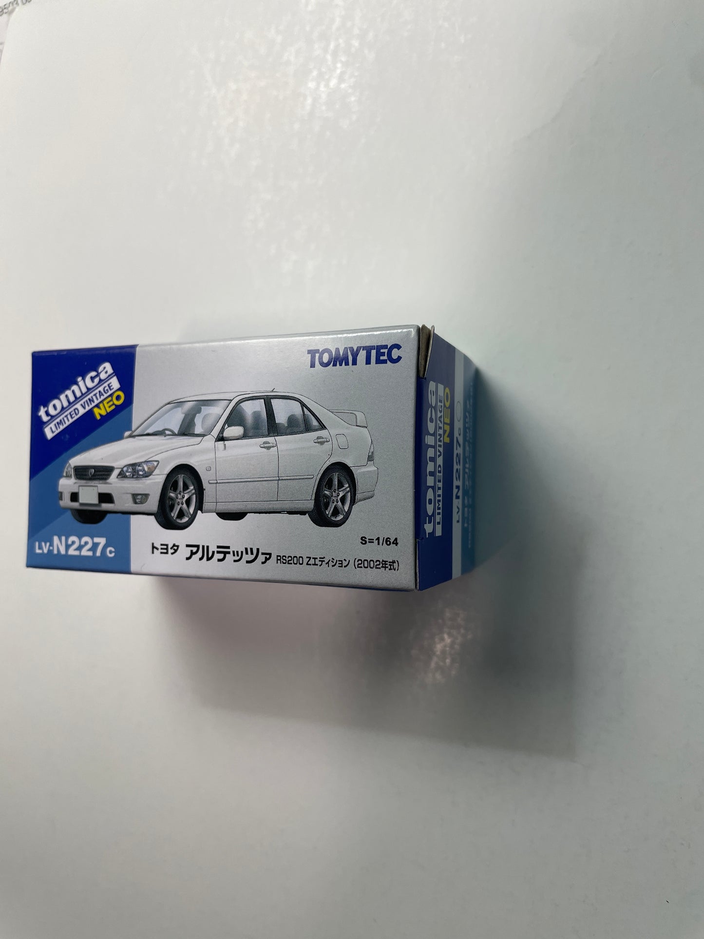 Tomica Limited Vintage Neo 1/64 LV-N227c Toyota Altezza RS200 Z Edition 2002 White - Damaged Box