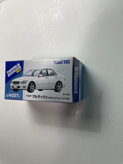 Tomica Limited Vintage Neo 1/64 LV-N227c Toyota Altezza RS200 Z Edition 2002 White - Damaged Box