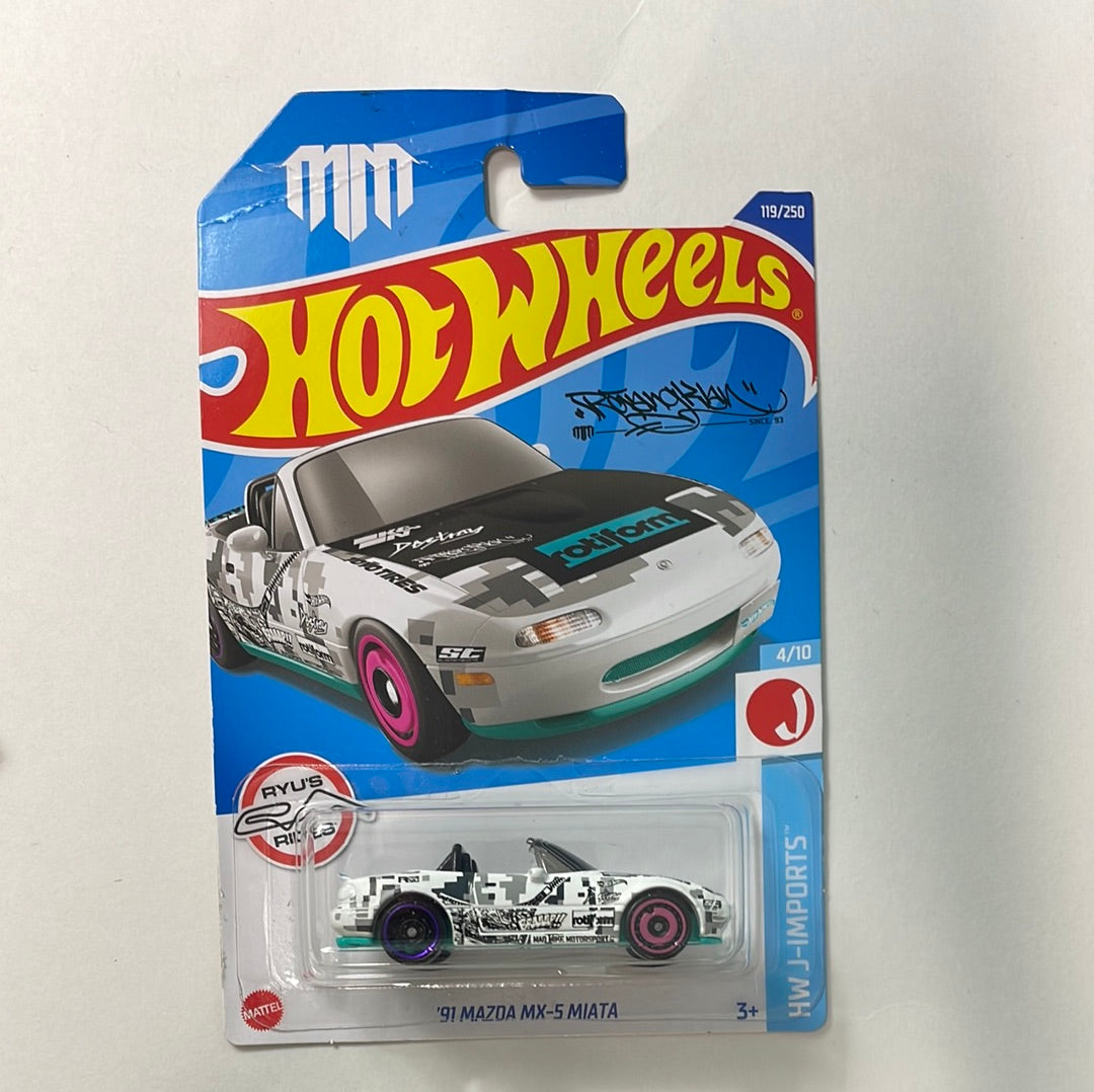 *Japan Card* Hot Wheels 1/64 ‘91 Mazda MX-5 Miata White - Damaged Card
