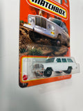 Matchbox 1/64 1964 Jeep Wagoneer White - Damaged Card