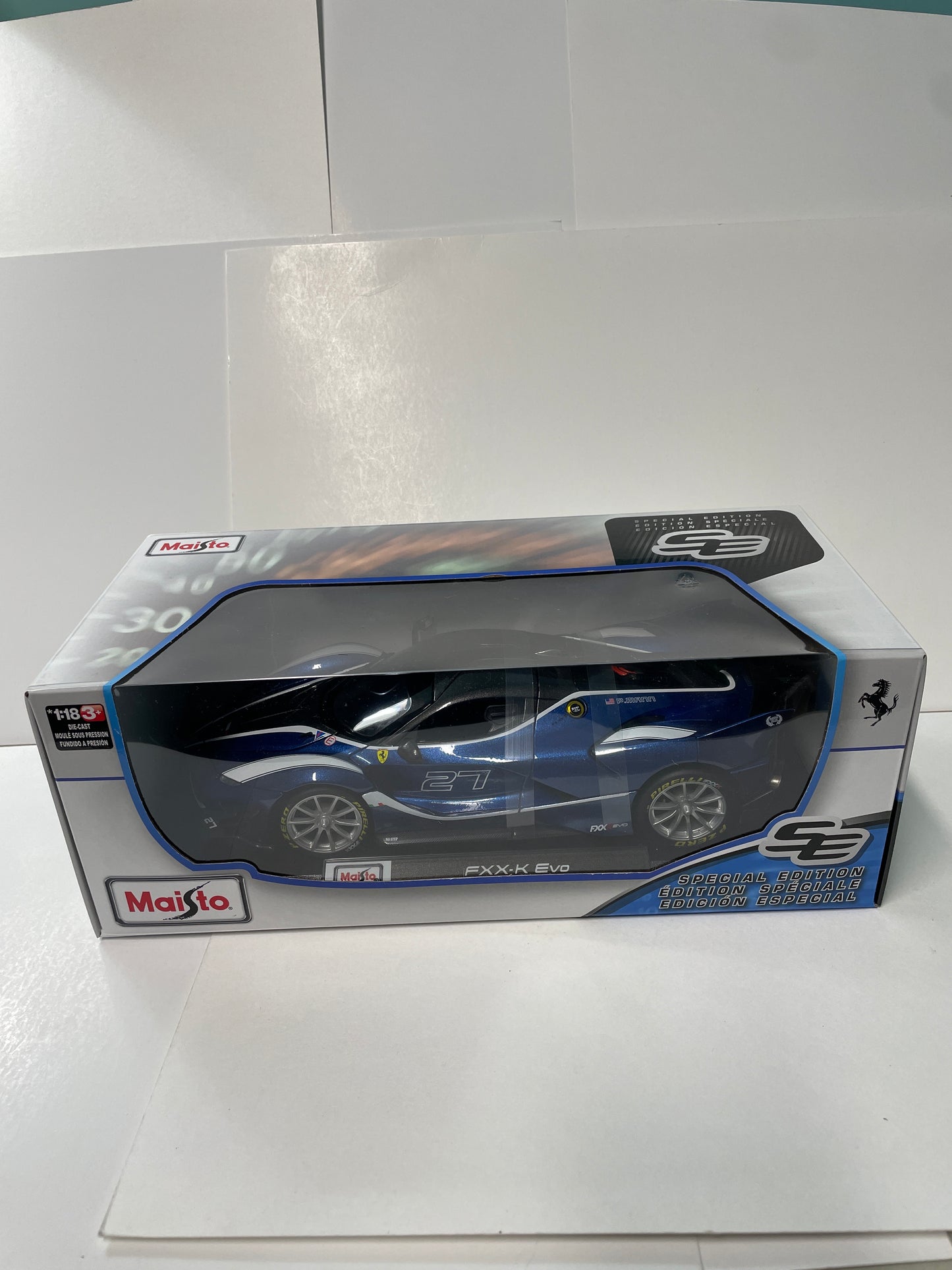 Maisto 1/18 Ferrari FXX-K Evo Blue & White