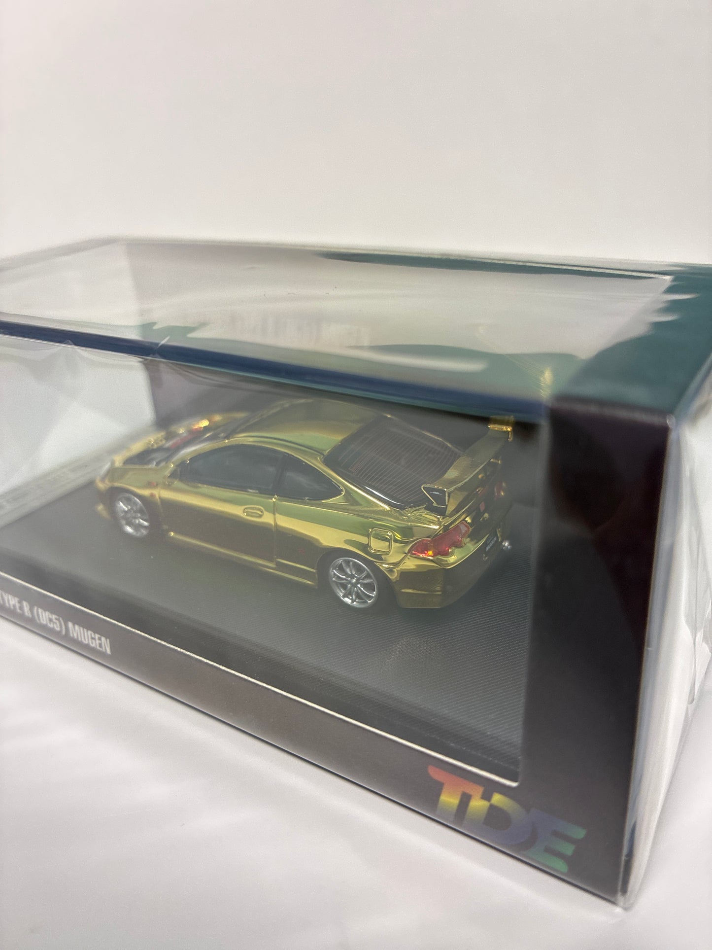 Motorhelix 1/64 2026 TDE Exclusive Event Model Honda Integra Type R (DC5) Mugen Gold Chrome - M65801DZ-ME