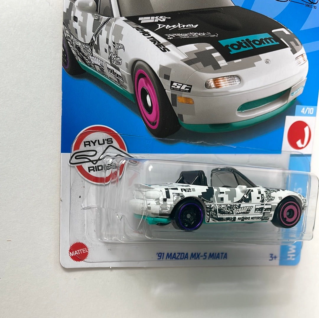 *Japan Card* Hot Wheels 1/64 ‘91 Mazda MX-5 Miata White - Damaged Card