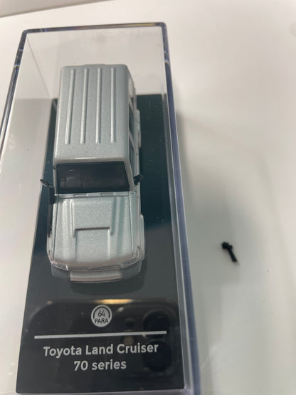 Para64 Toyota 2007 Land Cruiser 76 Silver Pearl - Damaged Car (Read Description)