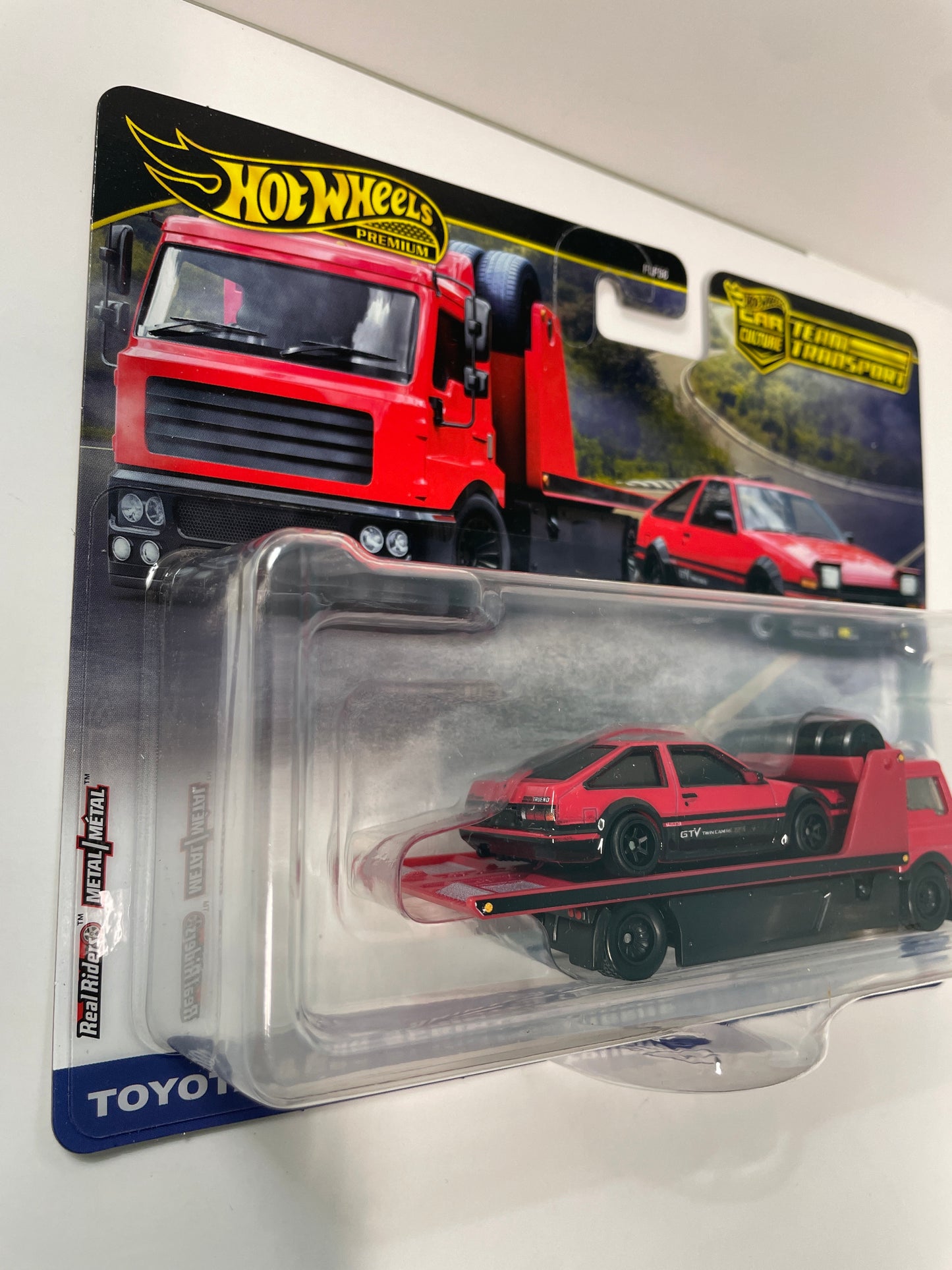 Hot Wheels 1/64 Car Culture Team Transport Toyota AE86 Sprinter Trueno & Fleet Street Red - JBM40 - Damaged Box