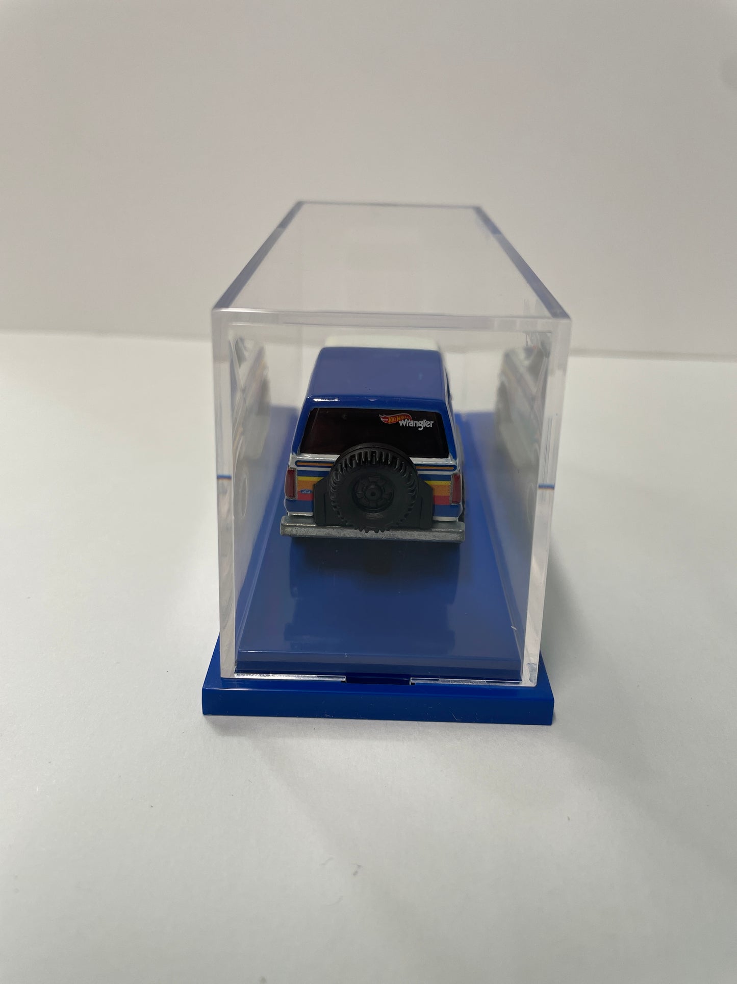 Hot Wheels 1/64 Wrangler ‘85 Ford Bronco White & Blue