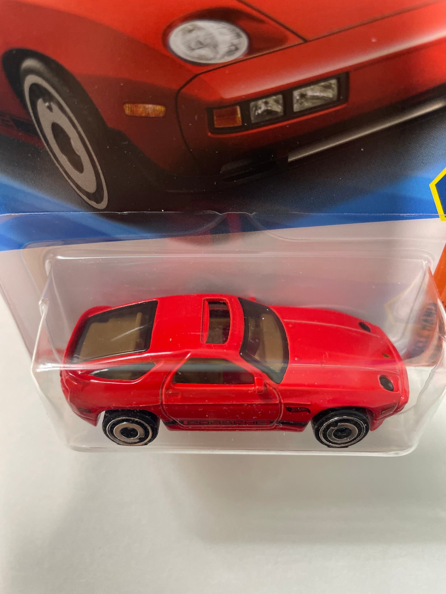 Hot Wheels 1/64 1983 Porsche 928S Red