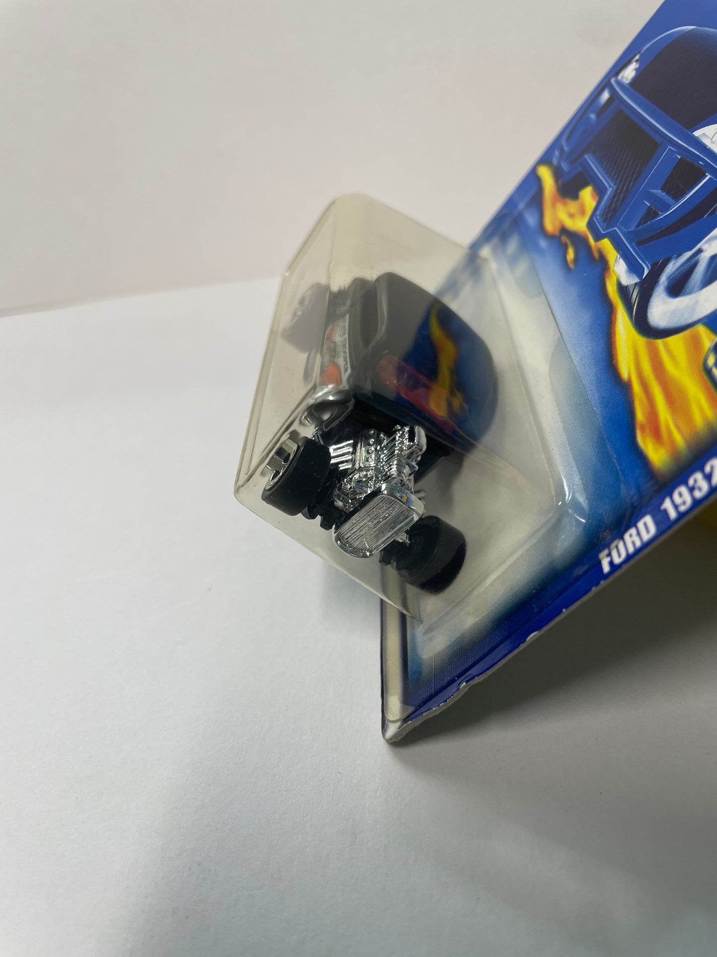 Hot Wheels 1/64 Ford 1932 Black - Damaged Box